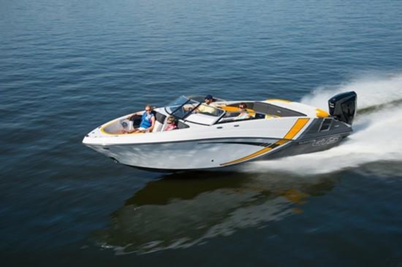 Il GTS 240 è un esempio di barca con scafo a V profondo.